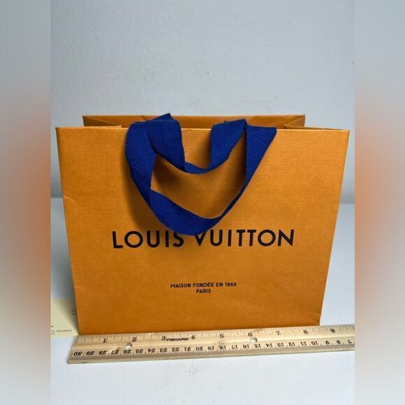 Louis Vuitton Paper Gift Shopping Bag 8,5” x 7” x 4,5” - Picture 5 of 8